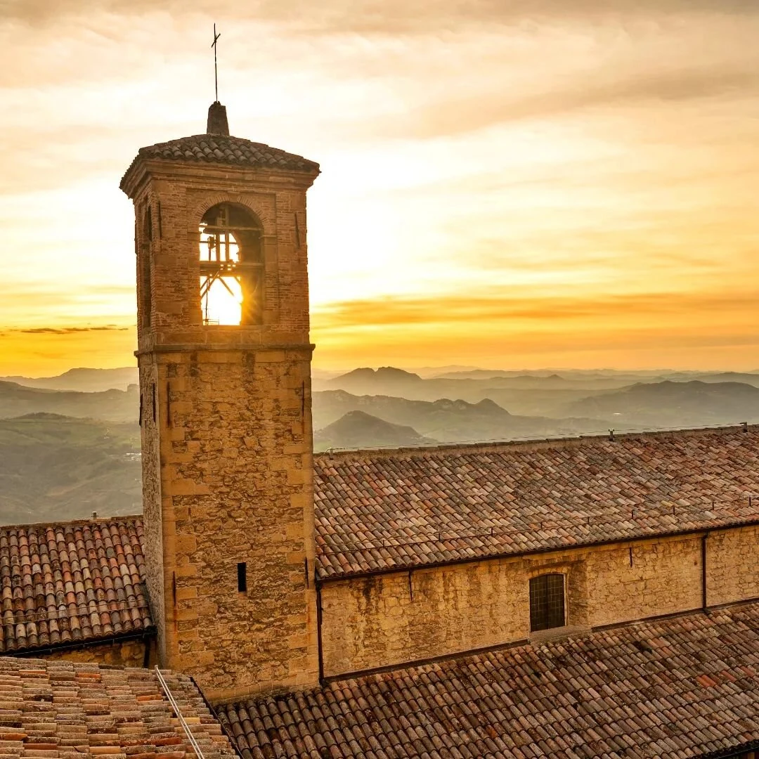 San Marino. Ever heard of it? It's one of the world's smallest countries, landlocked within central Italy. One of Justin's goals is to visit 150 countries (we both hit 50 countries on this trip), so we decided to drive to San Marino during this last 